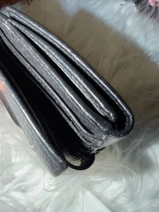 Gucci Vintage Black Leather Wallet with Gold G-Logo Accent - Picture 8 of 12